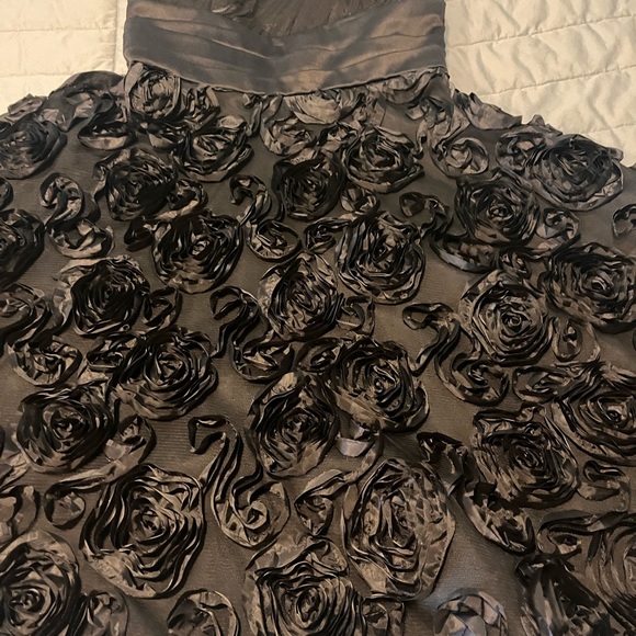 WHBM Black Strapless Rosette Ribbons Cocktail Dress Size 0 - Picture 4 of 5